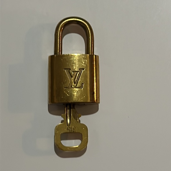 Louis Vuitton Lock & Key #315 - Picture 3 of 6